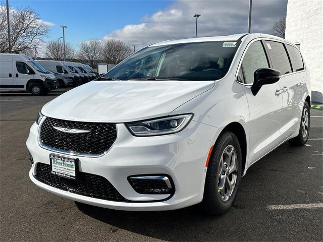 new 2024 Chrysler Pacifica car, priced at $45,993