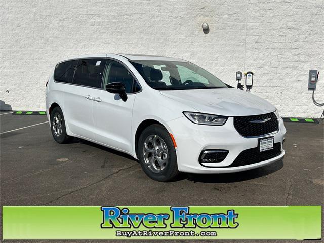 new 2024 Chrysler Pacifica car, priced at $45,993