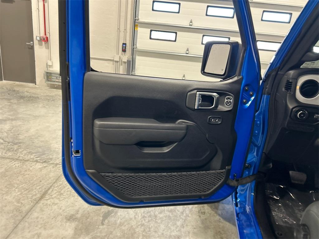 new 2025 Jeep Wrangler car, priced at $45,647