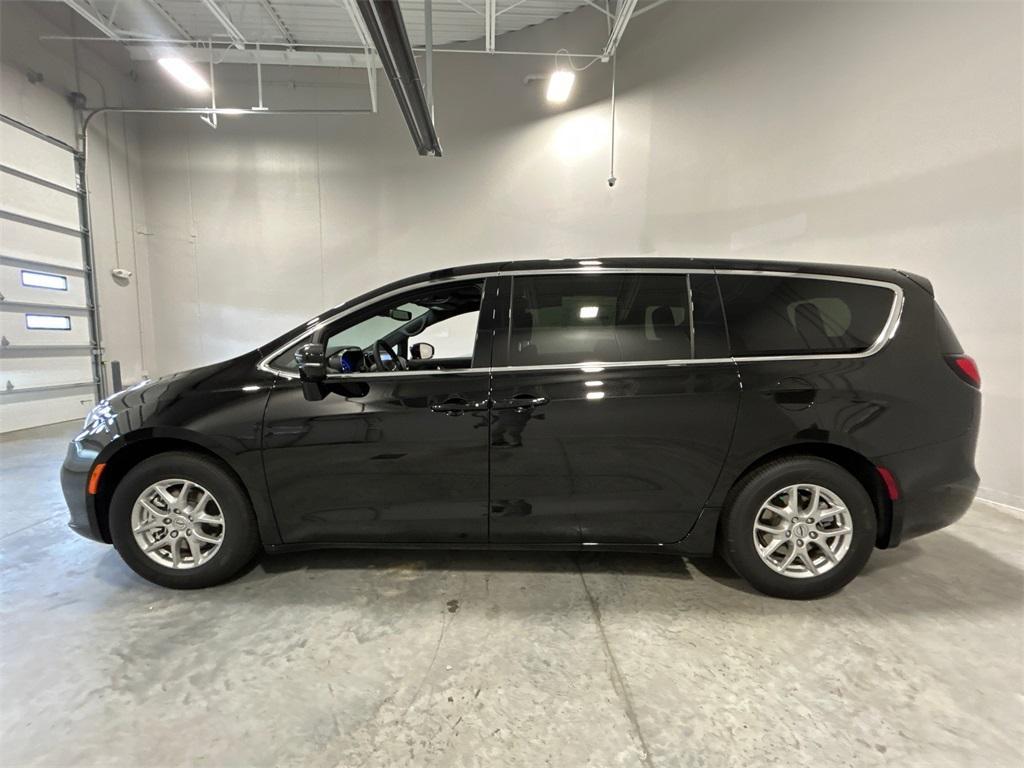 new 2025 Chrysler Pacifica car, priced at $41,422