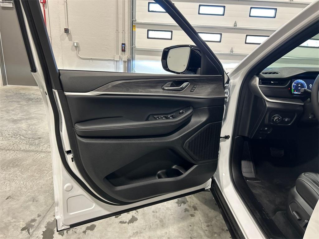 new 2025 Jeep Grand Cherokee car, priced at $49,059