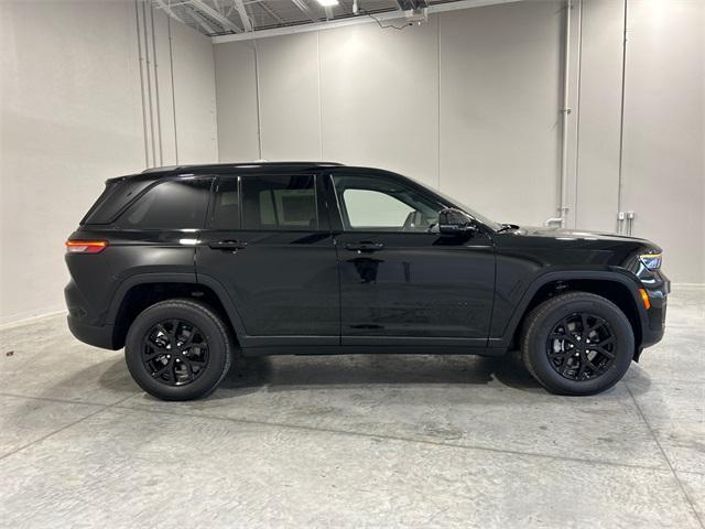 new 2025 Jeep Grand Cherokee car, priced at $41,751