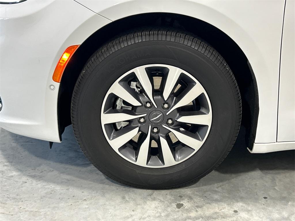 used 2022 Chrysler Pacifica Hybrid car, priced at $32,950