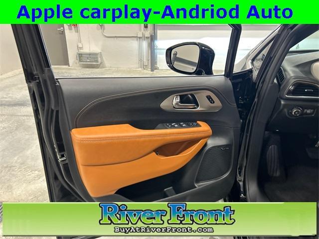 new 2025 Chrysler Pacifica Hybrid car, priced at $47,640