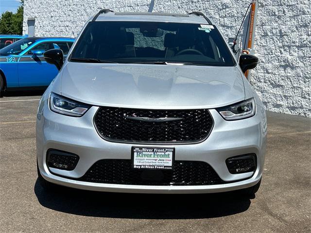 new 2024 Chrysler Pacifica car, priced at $46,525