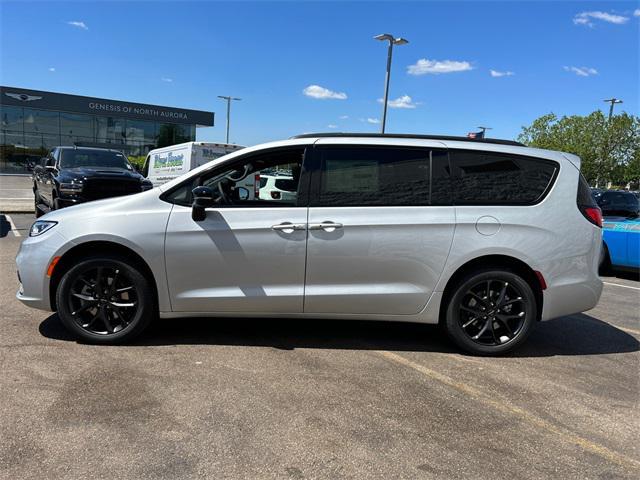 new 2024 Chrysler Pacifica car, priced at $46,525