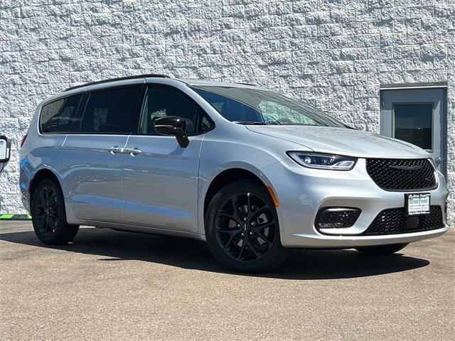 new 2024 Chrysler Pacifica car, priced at $46,525