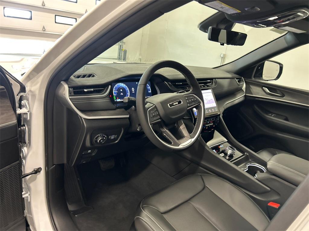 new 2025 Jeep Grand Cherokee car, priced at $49,335