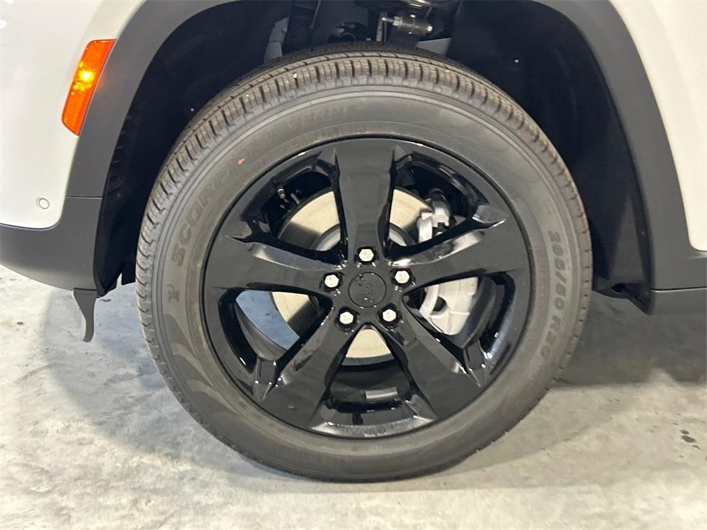 new 2025 Jeep Grand Cherokee car, priced at $49,335