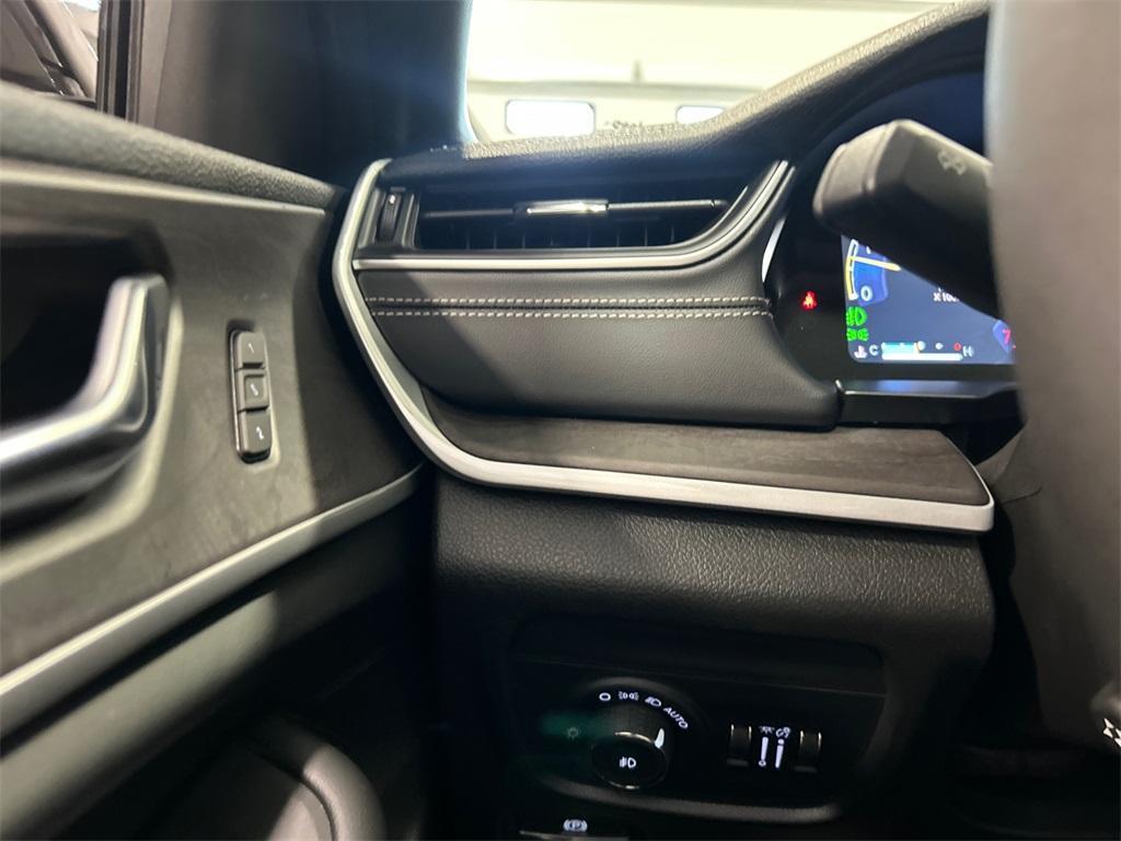 new 2025 Jeep Grand Cherokee car, priced at $49,335