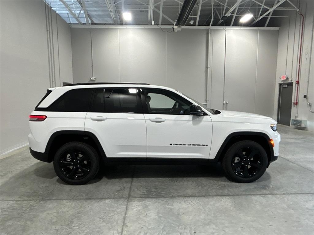 new 2025 Jeep Grand Cherokee car, priced at $49,335