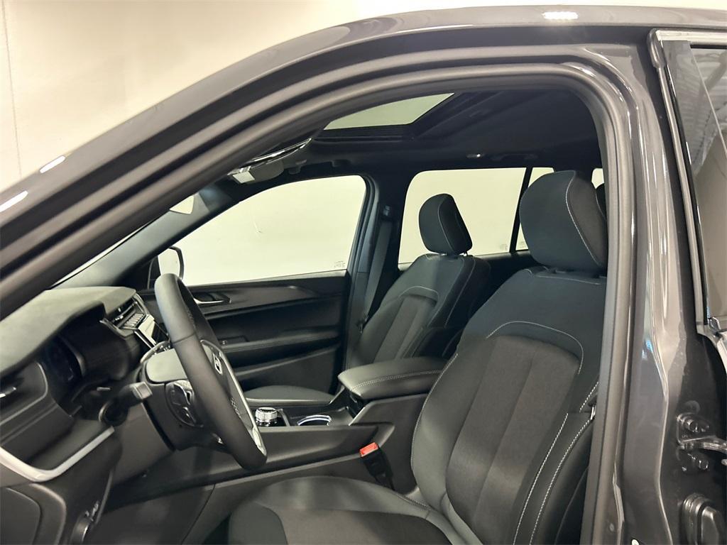 new 2025 Jeep Grand Cherokee car, priced at $39,649