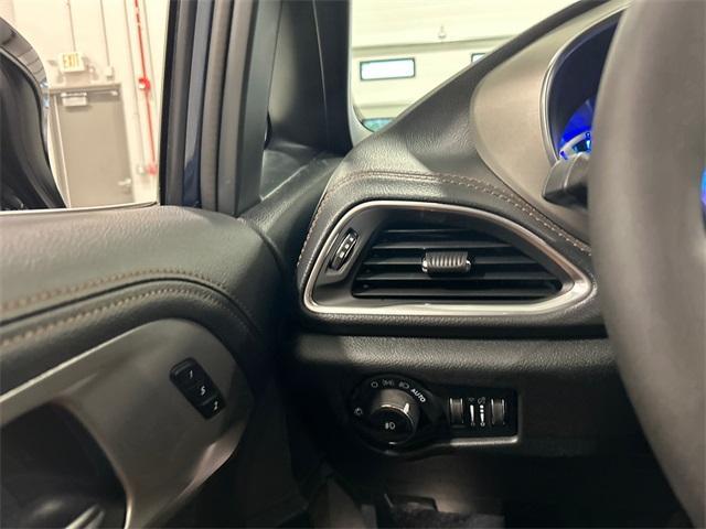 new 2025 Chrysler Pacifica Hybrid car, priced at $48,064