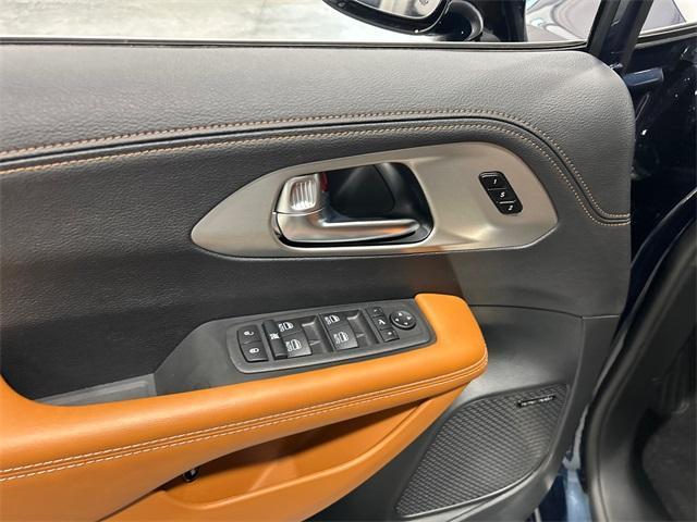 new 2025 Chrysler Pacifica Hybrid car, priced at $48,064