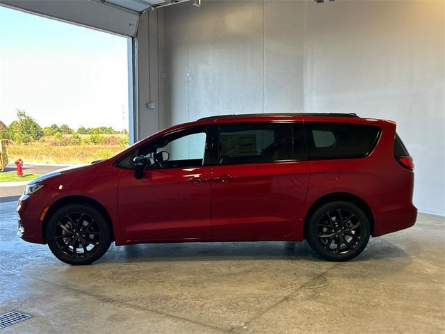 new 2025 Chrysler Pacifica car, priced at $51,508