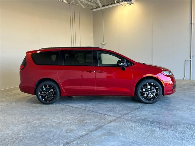 new 2025 Chrysler Pacifica car, priced at $51,508