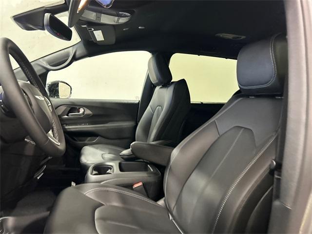 new 2025 Chrysler Pacifica car, priced at $43,121