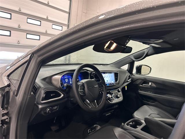 new 2025 Chrysler Pacifica car, priced at $43,121