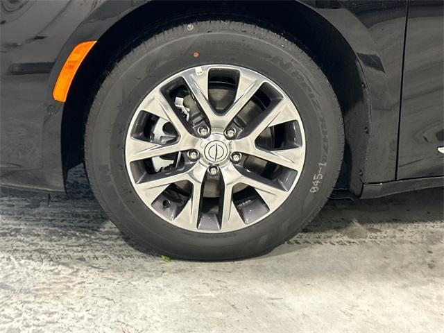 new 2025 Chrysler Pacifica Hybrid car, priced at $47,640