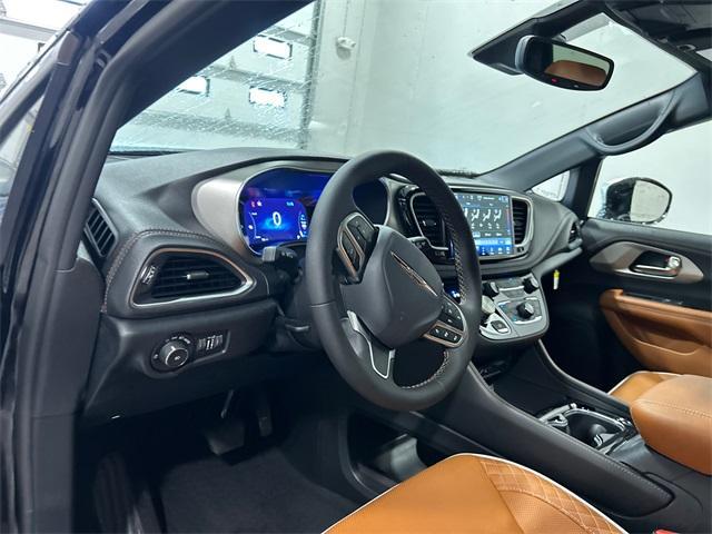 new 2025 Chrysler Pacifica Hybrid car, priced at $47,640
