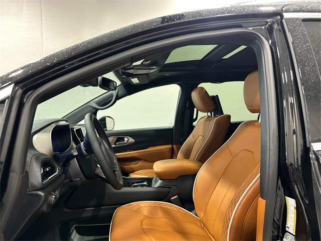 new 2025 Chrysler Pacifica Hybrid car, priced at $47,640