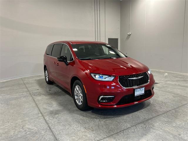 new 2025 Chrysler Pacifica car, priced at $41,754