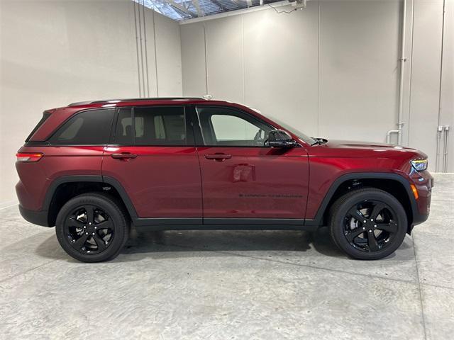 new 2025 Jeep Grand Cherokee car, priced at $41,981