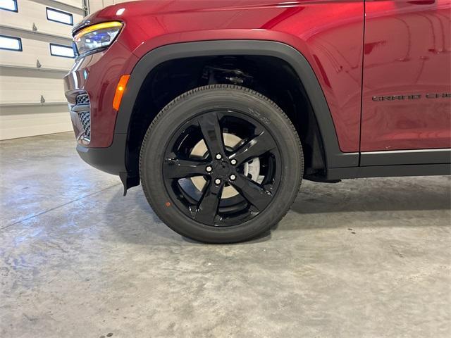 new 2025 Jeep Grand Cherokee car, priced at $41,981