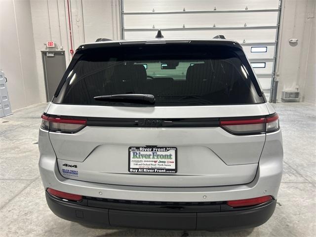 new 2025 Jeep Grand Cherokee car, priced at $43,917