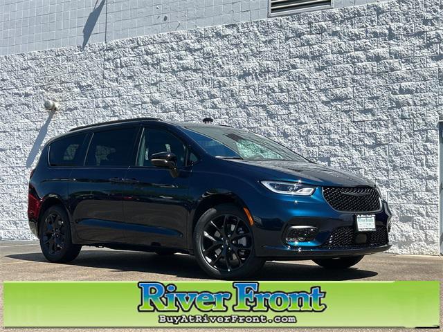 new 2024 Chrysler Pacifica car, priced at $46,786