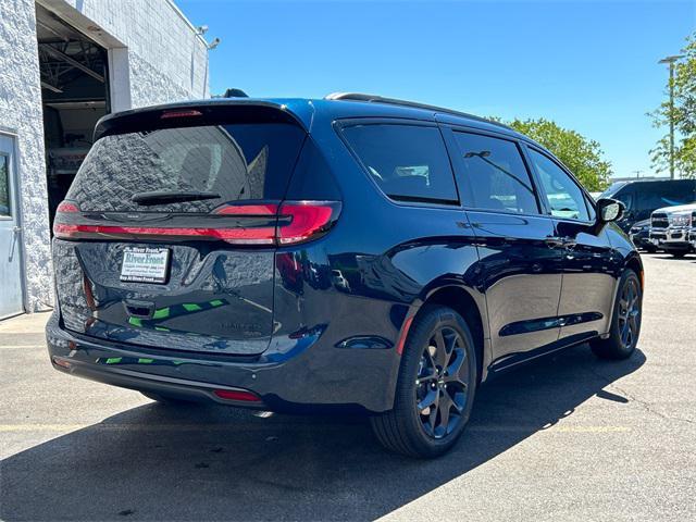 new 2024 Chrysler Pacifica car, priced at $46,786