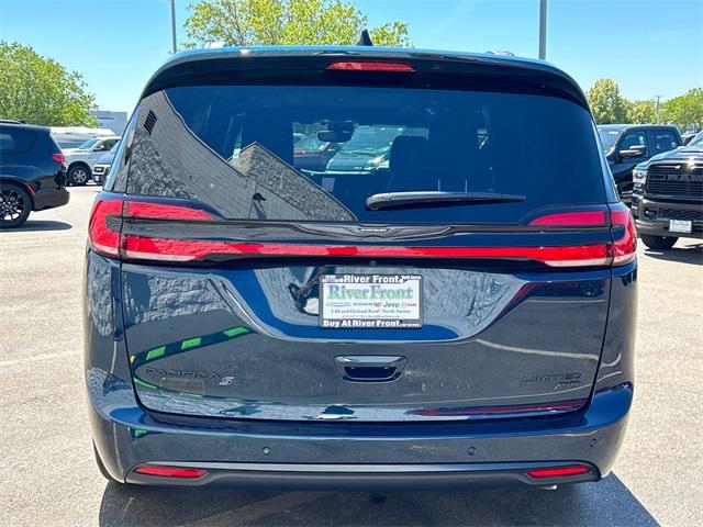 new 2024 Chrysler Pacifica car, priced at $46,786