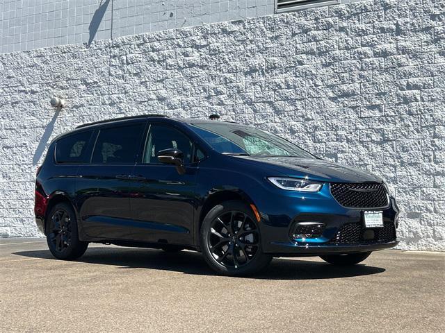 new 2024 Chrysler Pacifica car, priced at $46,786