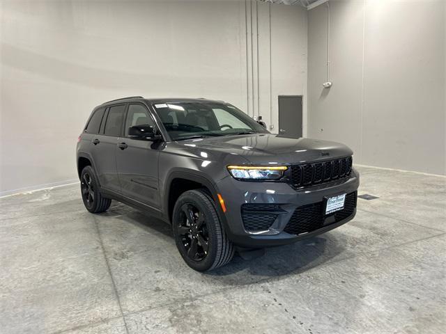 new 2025 Jeep Grand Cherokee car, priced at $43,182