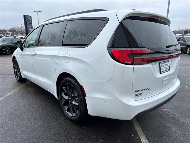 new 2024 Chrysler Pacifica car, priced at $45,460