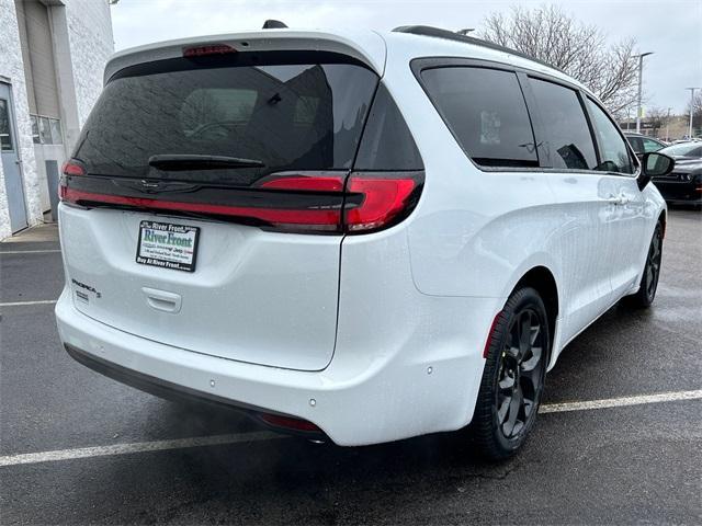 new 2024 Chrysler Pacifica car, priced at $46,210