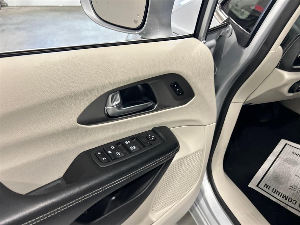 used 2022 Chrysler Pacifica Hybrid car, priced at $31,650