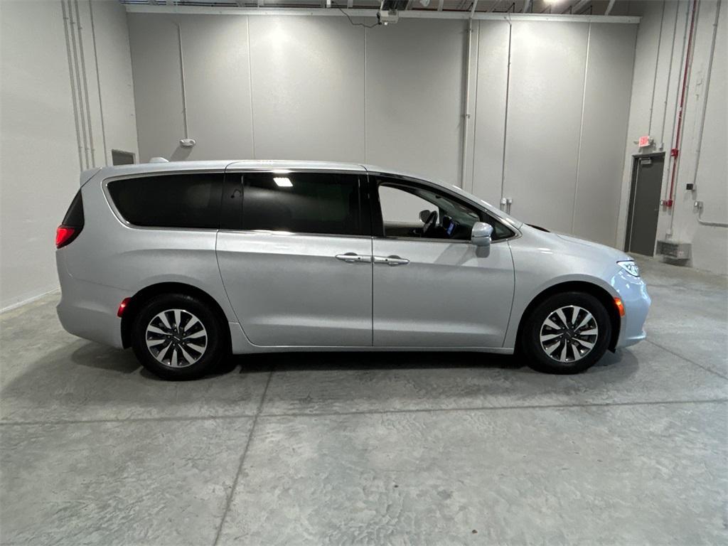 used 2022 Chrysler Pacifica Hybrid car, priced at $31,650