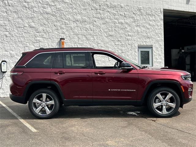 new 2024 Jeep Grand Cherokee car, priced at $49,599