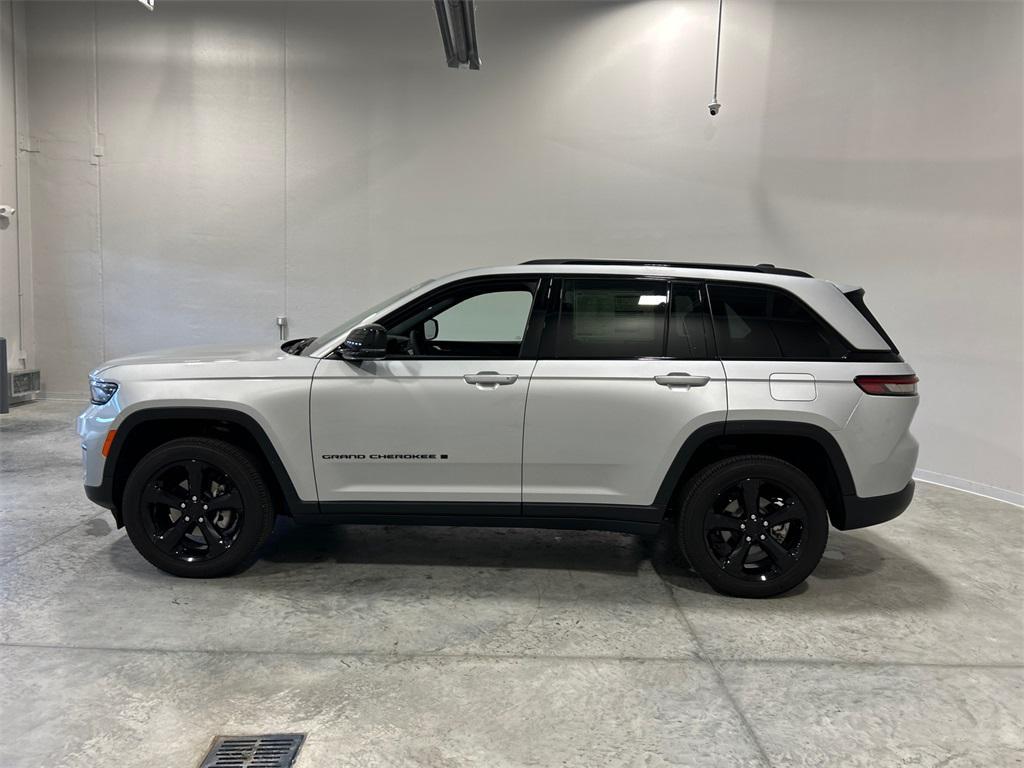 new 2025 Jeep Grand Cherokee car, priced at $34,732