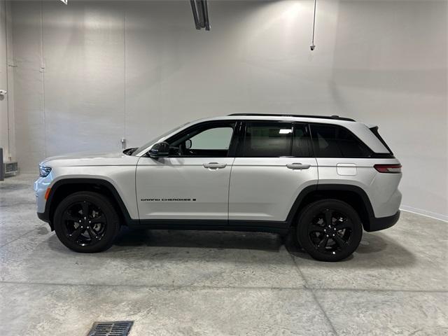 new 2025 Jeep Grand Cherokee car, priced at $42,728