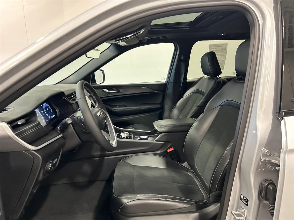 new 2025 Jeep Grand Cherokee car, priced at $34,732