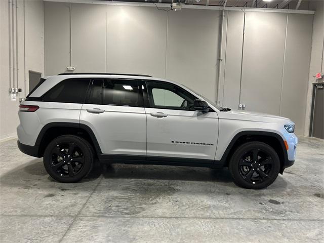new 2025 Jeep Grand Cherokee car, priced at $42,728