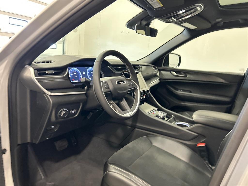 new 2025 Jeep Grand Cherokee car, priced at $34,732