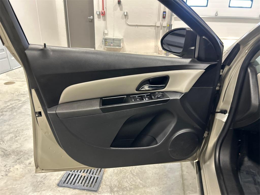 used 2014 Chevrolet Cruze car, priced at $6,650