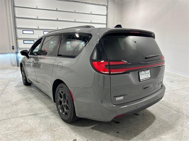 new 2025 Chrysler Pacifica Hybrid car, priced at $44,570