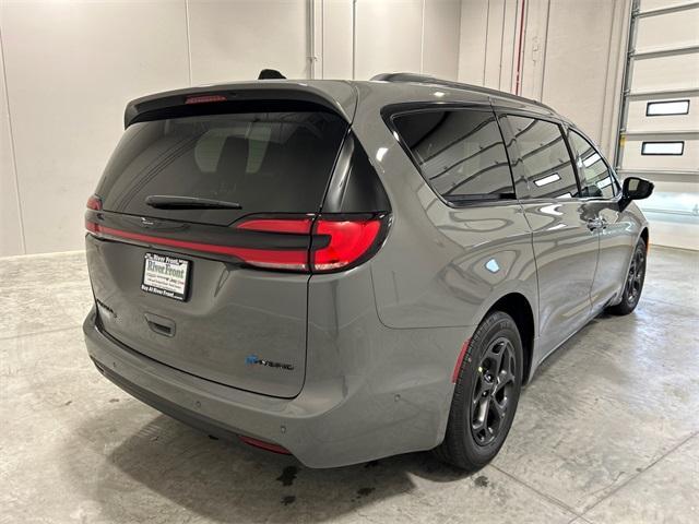 new 2025 Chrysler Pacifica Hybrid car, priced at $44,570