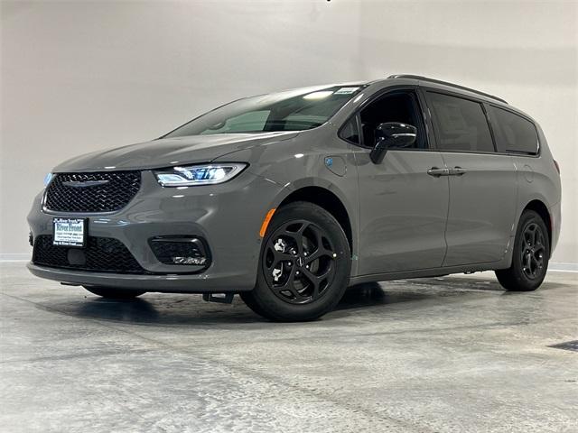 new 2025 Chrysler Pacifica Hybrid car, priced at $44,570