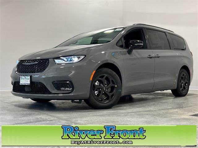 new 2025 Chrysler Pacifica Hybrid car, priced at $44,570