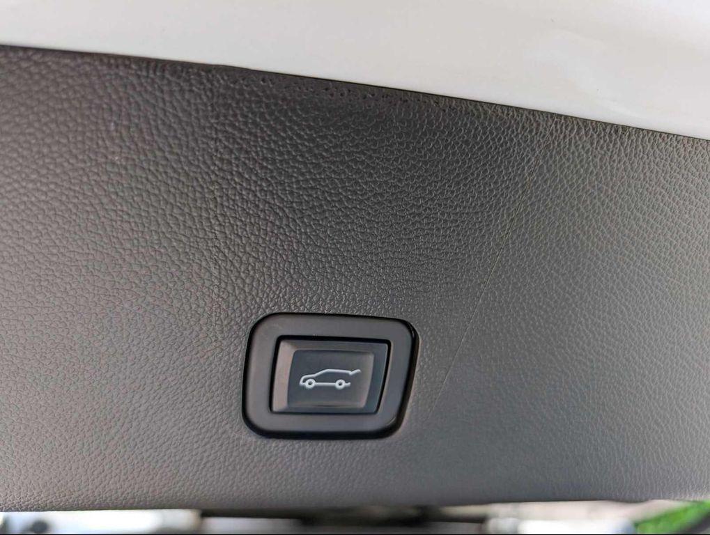 used 2022 Chevrolet Traverse car, priced at $27,534